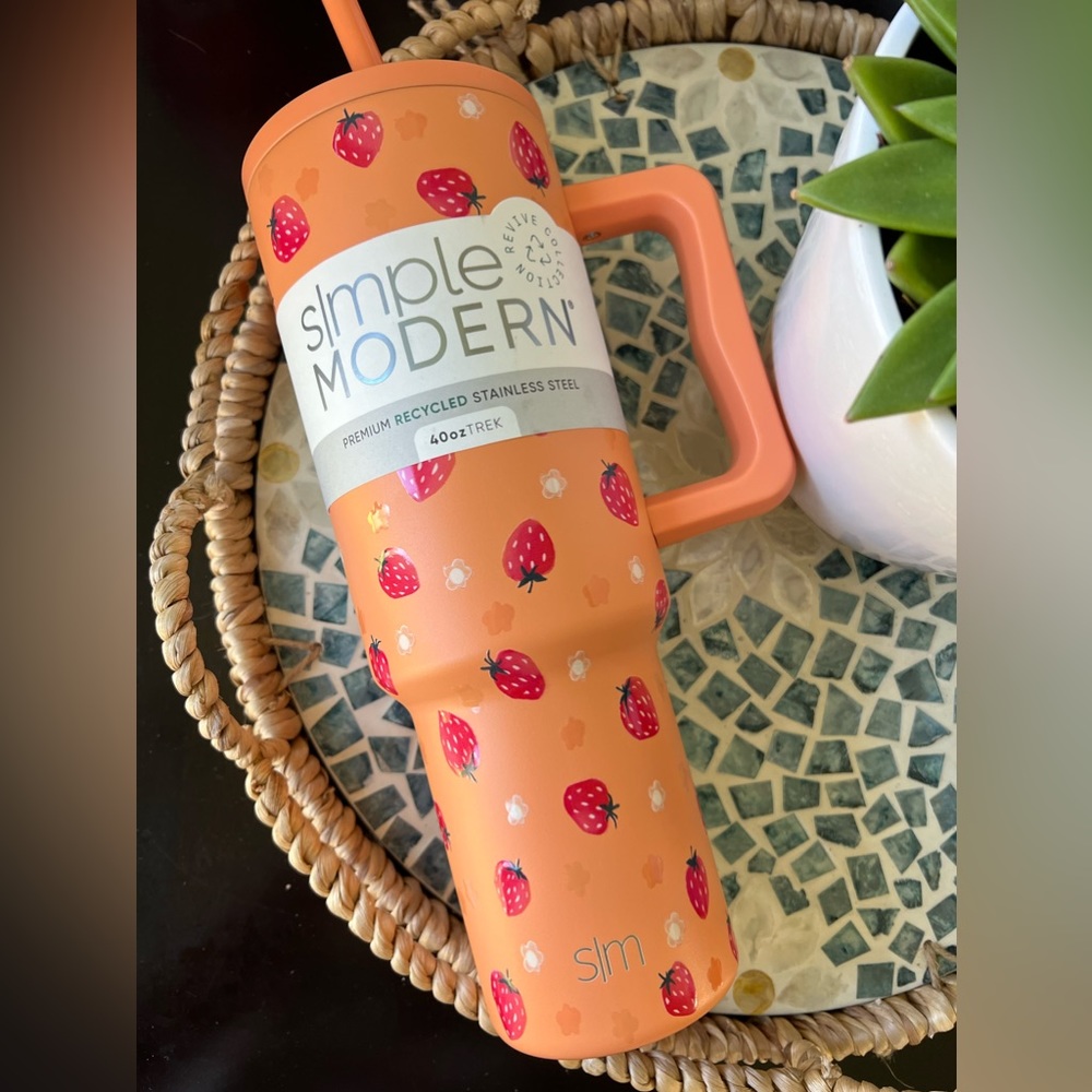 Simple Modern Strawberry Fields Whole Foods Exclusive NWT 40oz Trek Tumbler